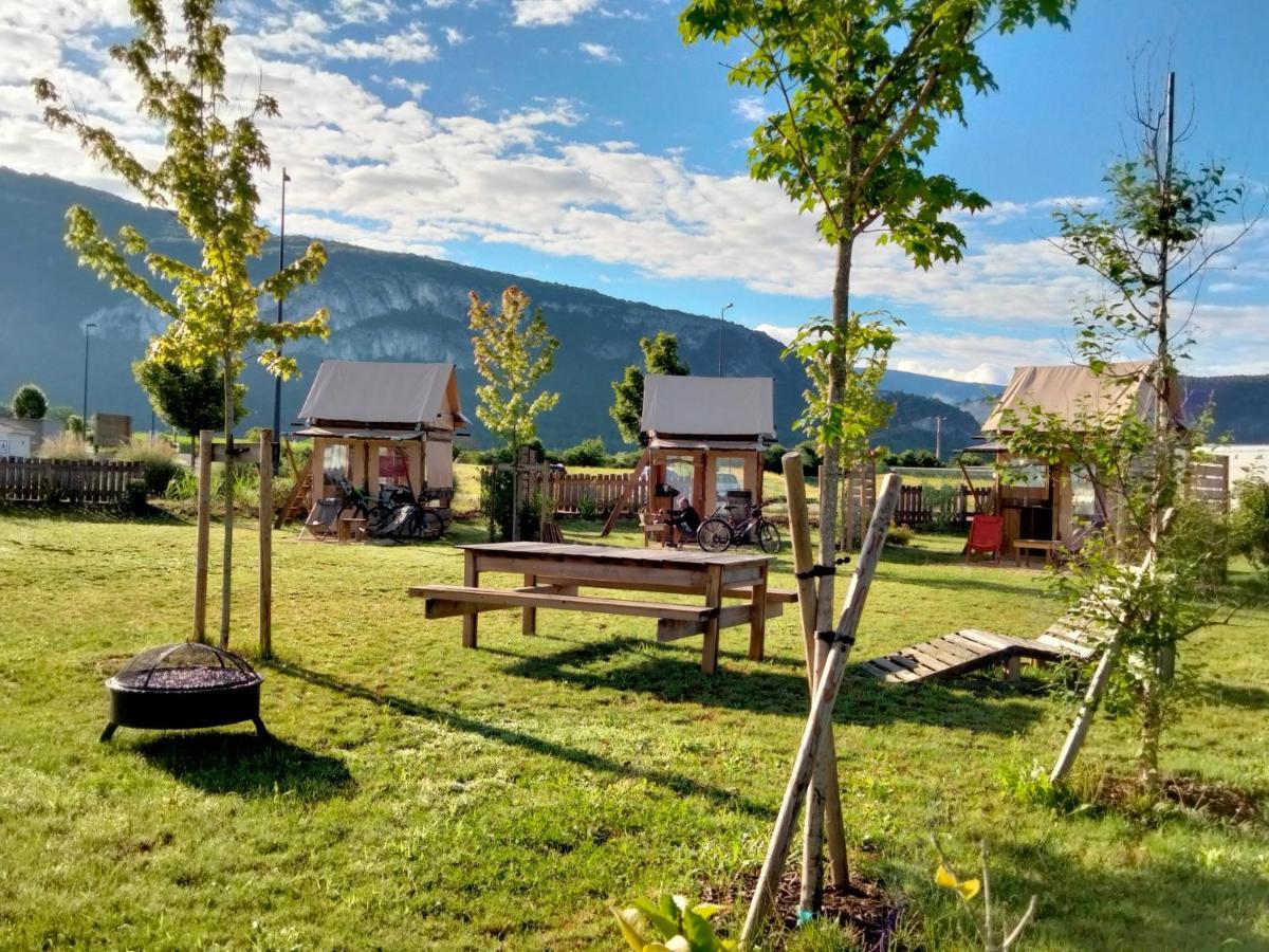 Les Lodges De La Viarhona - Tentes Lodges Virignin Экстерьер фото